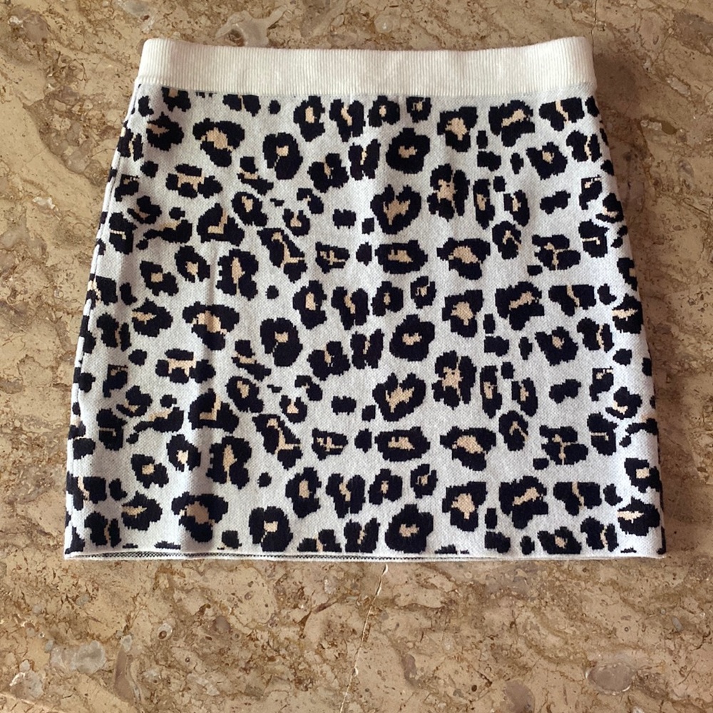 TCEC Leopard sweater knit skirt NWT Medium